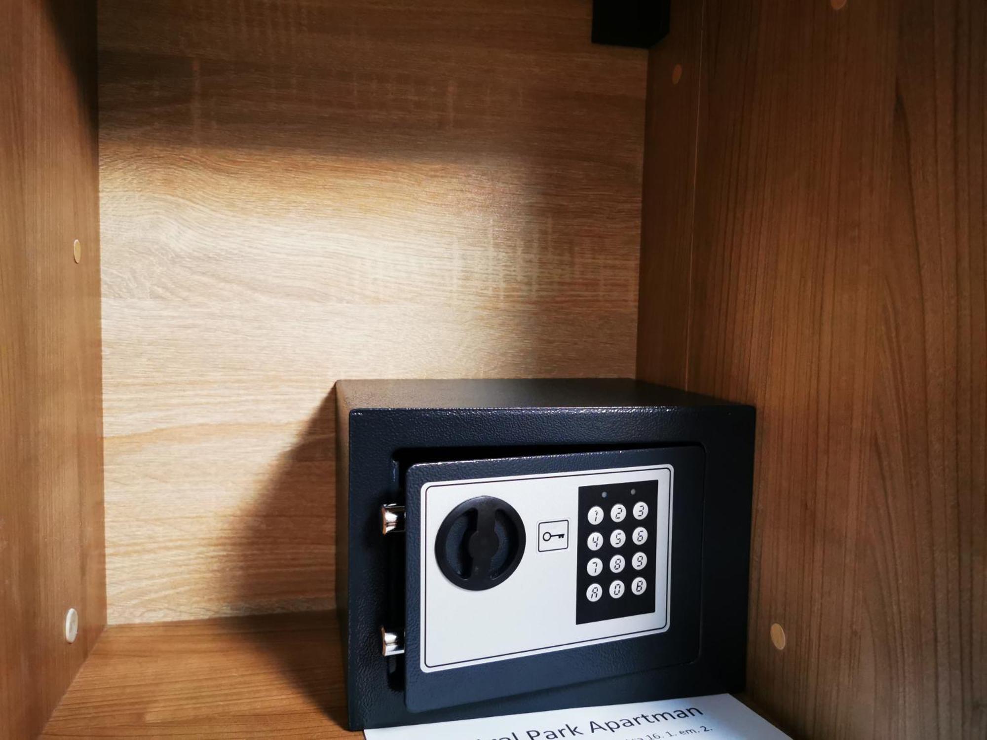 Szekszárd Central Park Apartman מראה חיצוני תמונה